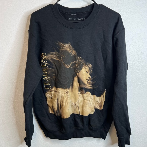 Taylor Swift Merch Fearless Taylor’s Version Sweatshirt Small - Picture 1 of 4